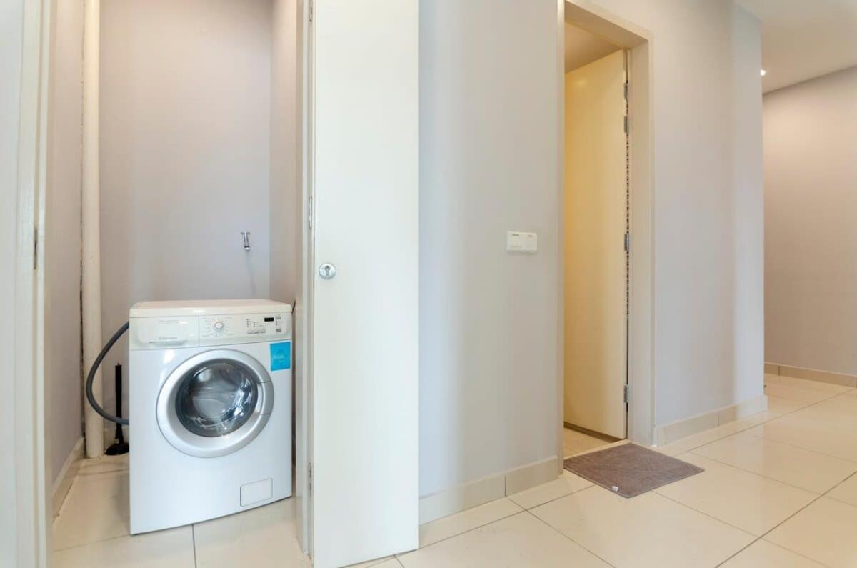 Lux 3Br Suite Puteri Harbour Near Legoland & Hello Kitty Nusajaya  Exterior photo