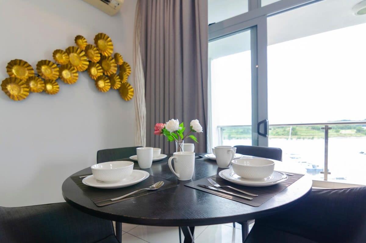 Lux 3Br Suite Puteri Harbour Near Legoland & Hello Kitty Nusajaya  Exterior photo