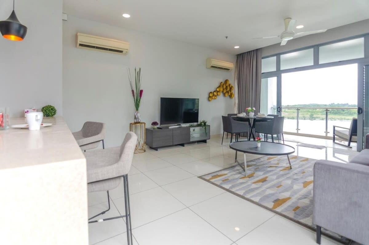 Lux 3Br Suite Puteri Harbour Near Legoland & Hello Kitty Nusajaya  Exterior photo