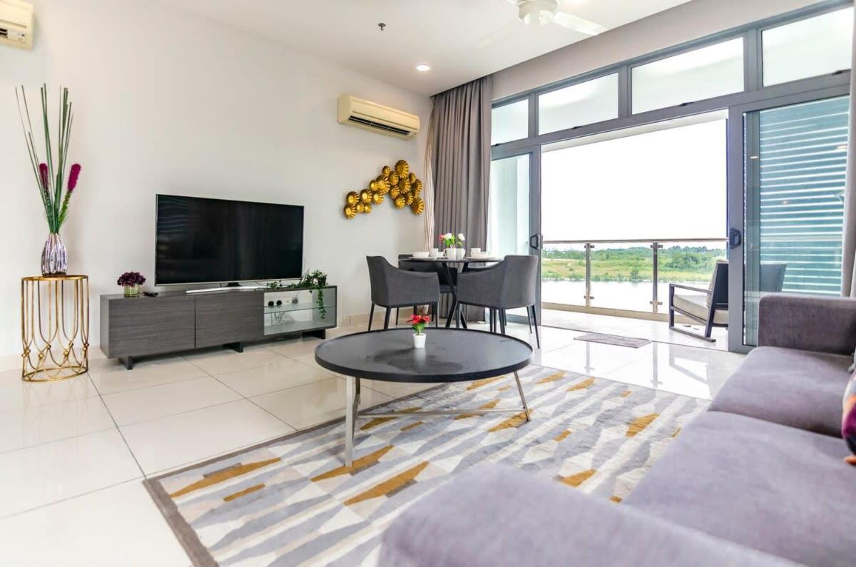 Lux 3Br Suite Puteri Harbour Near Legoland & Hello Kitty Nusajaya  Exterior photo