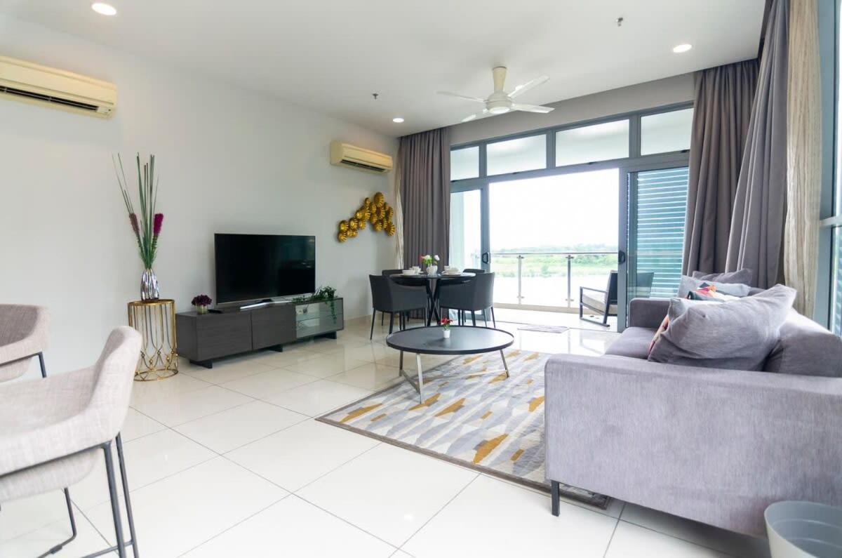 Lux 3Br Suite Puteri Harbour Near Legoland & Hello Kitty Nusajaya  Exterior photo