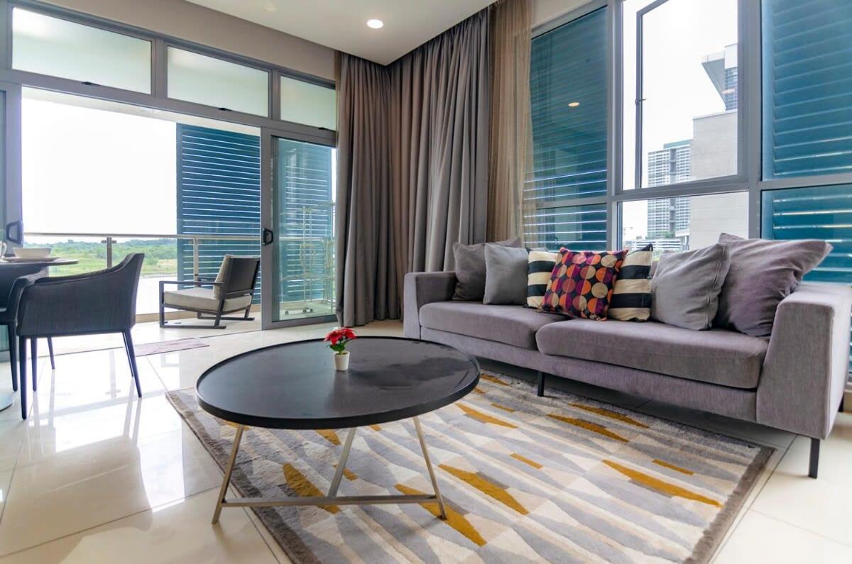 Lux 3Br Suite Puteri Harbour Near Legoland & Hello Kitty Nusajaya  Exterior photo