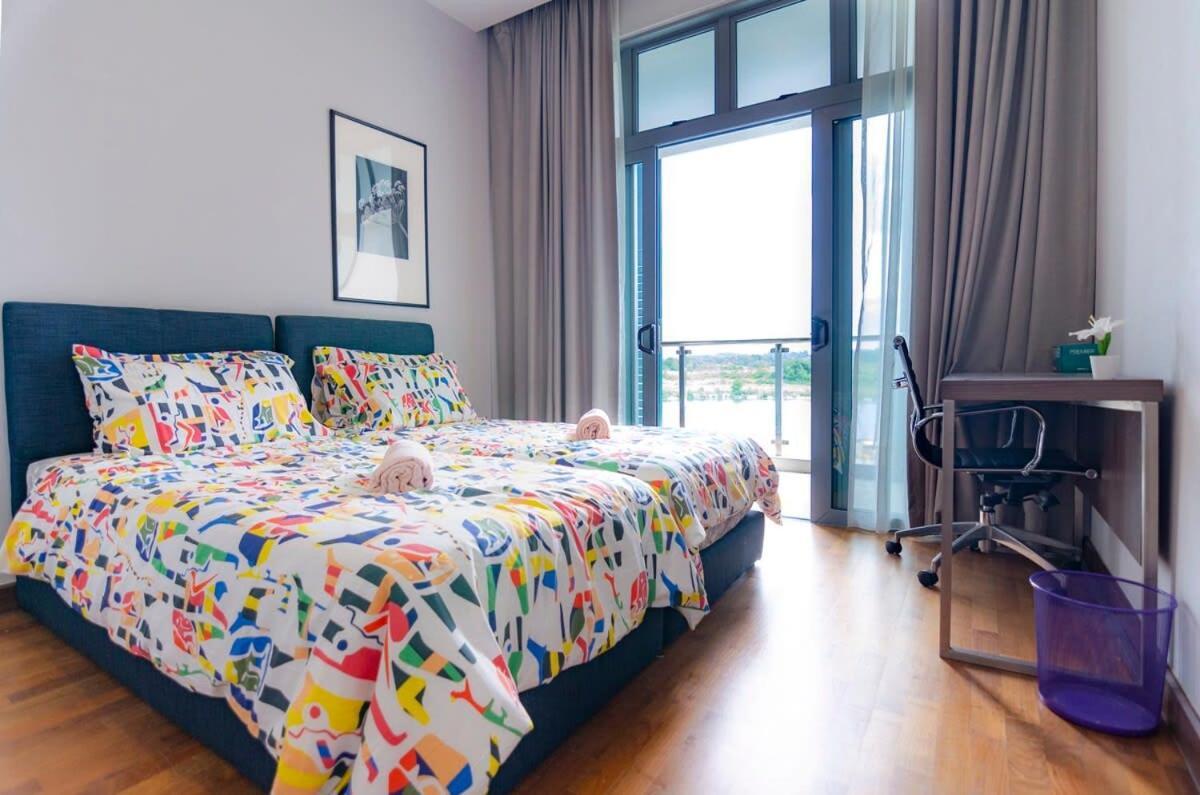 Lux 3Br Suite Puteri Harbour Near Legoland & Hello Kitty Nusajaya  Exterior photo